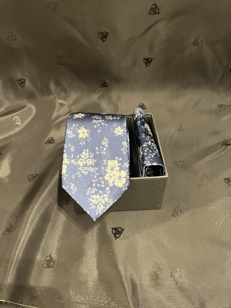 Blu Navy Uomo Cravatta E Fazzoletto Tasca Quadrato Blu Navy Uomo Cravatta E Fazzoletto Tasca Quadrato